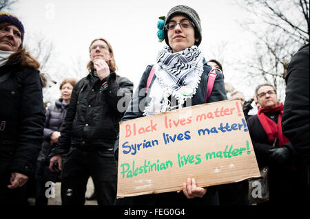 Amsterdam, Netherlands. 6th February, 2016. Refugee welcome, racism not! Demonstration, Amsterdam, The Netherlands. Amsterdam, The Netherlands. 06th Feb. Protesters rallied against Islam and immigration in several European cities Saturday. In Amsterdam, people took the place of Jonas Daniël Meijerplein to raise their voices against the hate and racism which organizations such as Pegida are spreading in The Netherlands. Credit:  Romy Arroyo Fernandez/Alamy Live News. Stock Photo