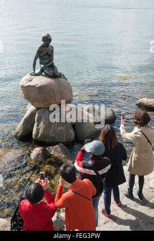 Tourists photographing The Little Mermaid, Langelinie, statue, Copenhagen (Kobenhavn), Kingdom of Denmark Stock Photo