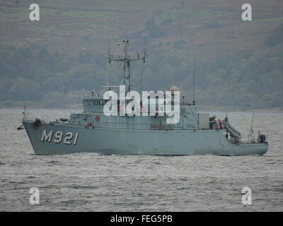 BNS Lobelia (M921), a Flower-class (or Tripartite-class) minehunter of the Belgian Navy as it passes Cloch Point in Gourock. Stock Photo