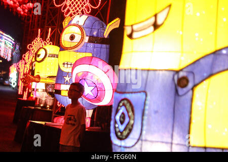 Banting, Malaysia. 6th February, 2016. A children posing at the Minion lanterns in Fo Guang Shan Dong Zen Temple, Banting. Some of visitors came to see beautiful lanterns around the temple before the Chinese New Year. Credit:  Shafwan Zaidon/Alamy Live News Stock Photo