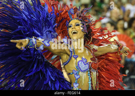 Rio De Janeiro, Brazil. 6th Feb, 2016. An artist performs during the Carnival in the Marques de Sapucai Sambadrome, in Rio de Janeiro, Brazil, Feb. 6, 2016. © AGENCIA ESTADO/Xinhua/Alamy Live News Stock Photo