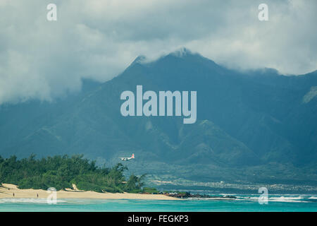 Spreckesville beach in front of the west maui mountains on the island of Maui, Hawaii (USA) Stock Photo