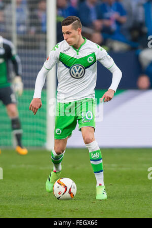 Gelsenkirchen, Germany. 06th Feb, 2016. Wolfsburg's Julian Draxler ...