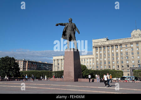 Statue of Lenin in Moskovskaya Square, St Petersburg, Northwestern, Russia. Stock Photo