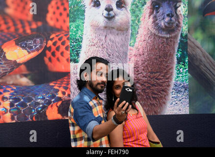 Kolkata, India. 07th Feb, 2016. A couple take selfie in front of Bolivia stall. Huge number of people from Kolkata and outside gathers on the last day of Kolkata International Book Fair in Milan Mela. © Saikat Paul/Pacific Press/Ģ����ý Live News Stock Photo