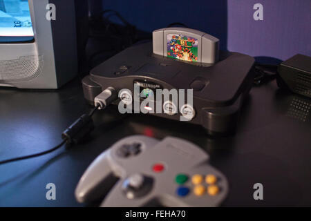 The 'Goldeneye 007' Nintendo 64 or N64 video game cartridge and box, a  fifth generation video game console launched in 1996 in Japan Stock Photo -  Alamy