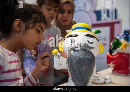 Los Angeles, USA. 7th Feb, 2016. Children paint at models of Kongzi at a Chinese culture exhibition in Los Angeles, the United States, on Feb. 7, 2016. Artists from China performed to celebrate Chinese Lunar New Year at the Pacific Asia Museum of the University of Southern California. Meanwhile, 'Hello Kongzi' global culture exhibition was held at Hollywood & Highland Center. © Zhang Chaoqun/Xinhua/Alamy Live News Stock Photo