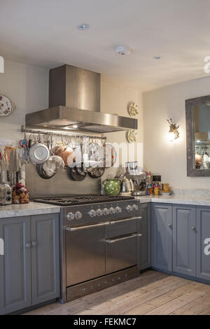 Artist Alice Instone's house in Clapham, London. Picture shows the kitchen Stock Photo