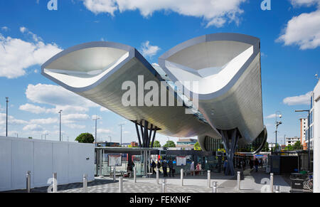 Slough Bus Station in Slough centre an elegant new building designed by bblur architects with a curving roof The building is Stock Photo