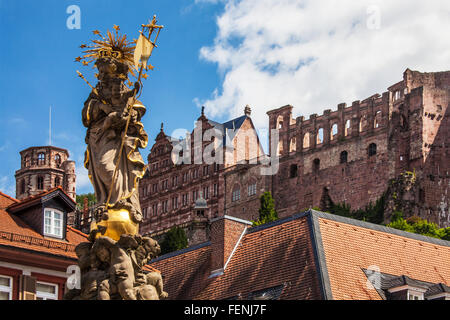 The Madonna Fountain in Kornmarkt with Heidelberg castle behind. Stock Photo