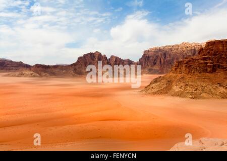 Elevated view of dessert and mountain range, Wadi Ram, Jordan Stock Photo