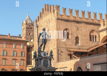 Neptune Fountain Bologna, view of the statue of Neptune and Palazzo Re Enzo in the Piazza del Nettuno in the centre of the old town area of Bologna. Stock Photo