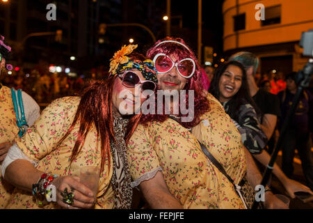 Characters, dancers and floats at the opening parade of the Carnaval de Santa Cruz de Tenerife. Thousands of people in groups of Stock Photo