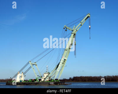 Brabo (crane barge) 800T barge crane - ENI 06105424, Port of Antwerp pic3 Stock Photo