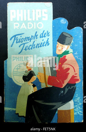 Philips radio Triomph der Techniek kartonnen reklame bord foto 1 Stock Photo
