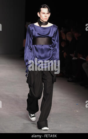 London, United Kingdom. 08th Jan, 2016. Model walks down the runway in Rory Parnell Mooney's Autumn/Winter 16 collection in the British Fashion Council's show space. © Ruby Ldn/Pacific Press/Alamy Live News Stock Photo