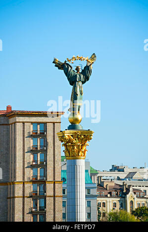 Statue of Berehynia on the top of Independence Monument on the Maidan Nezalezhnosti in Kiev, Ukraine Stock Photo