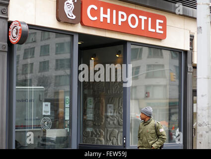 New York, USA. 08th Feb, 2016. A man walks past a closed restaurant of the fast food chain Chipotle Mexican Grill on the Upper Eastside in New York, USA, 08 February 2016. The company had closed every branch for a few hours due to a company meeting. Photo: CHRISTIAN FAHRENBACH/dpa/Alamy Live News Stock Photo