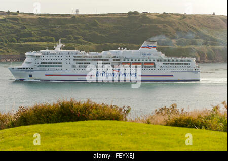 Brittany Ferries 'Pont Aven' passes Fort Camden heading for Ringaskiddy, Cork, Ireland having sailed from Roscoff, France. Stock Photo