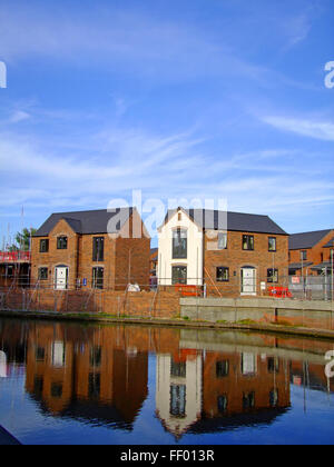 New Build Houses on a Construction Site, Stourbridge Canal, Wordsley, West Midlands, England, UK Stock Photo