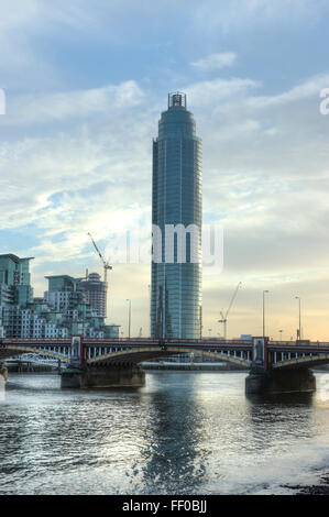 vaxuhall Bridge St George Wharf Tower, also known as the Vauxhall Tower Stock Photo
