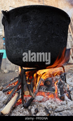 Large cast iron pot hi-res stock photography and images - Alamy