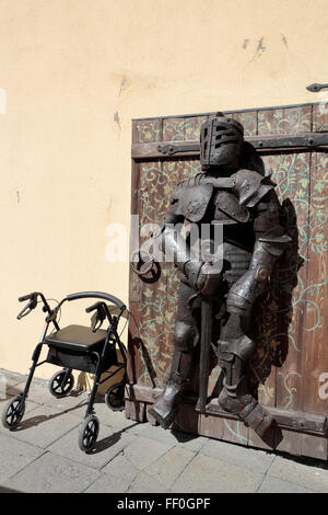 Knight in armour outside the Suveniirid store (souvenir shop) on Lossi plats in Tallinn, Estonia. Stock Photo