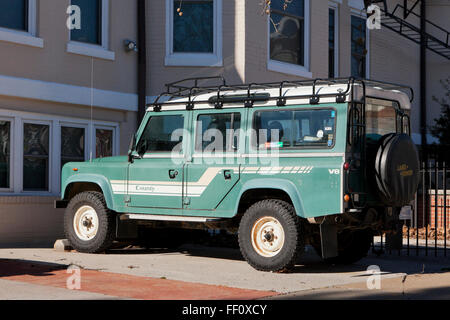 1985 Land Rover Defender 110 County truck with roof rack - USA Stock Photo