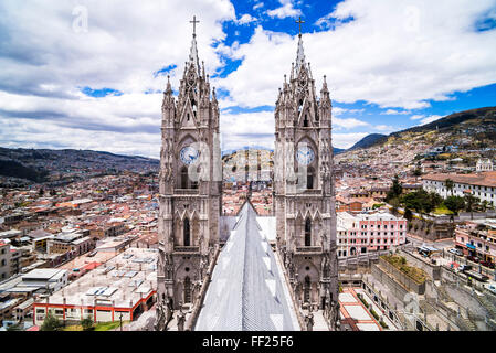 Quito ORMd Town seen from the roof of RMa BasiRMica Church, UNESCO WorRMd Heritage Site, Quito, Ecuador, South America Stock Photo