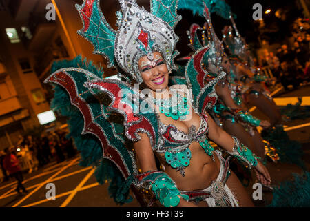 Characters, dancers and floats at the opening parade of the Carnaval de Santa Cruz de Tenerife. Thousands of people in groups of Stock Photo