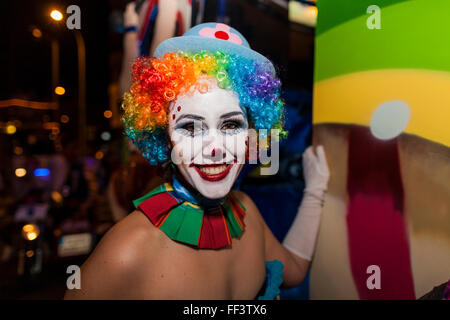 Characters, dancers and floats at the opening parade of the Carnaval de Santa Cruz de Tenerife. Thousands of people in groups of Stock Photo