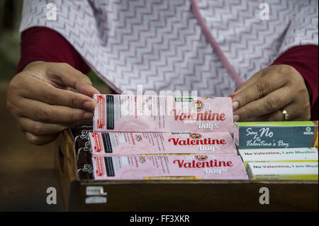 Sidoarjo, EAST JAVA, INDONESIA. 10th Feb, 2016. Chocolate artisans show entitled ''Say No To Valentine's Day'' in the home industry in Sidoarjo, East Java, Indonesia, on February 10, 2016. Making chocolate themed ''Say No To Valentine's Day'' is intended as a form of rejection in the tradition of Valentine's Day celebrations in Indonesia. Valentine's Day celebrations in Indonesia controversy on a number of community organizations as judged according to Islamic law. © Suryanto/ZUMA Wire/Alamy Live News Stock Photo
