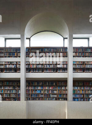 Detail of the library at Murray Edwards College, Cambridge Designed by Chamberlin, Powell and Bon Stock Photo