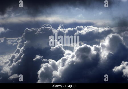 AJAXNETPHOTO. FRANCE. - RAIN  CLOUDS. - HEAVY MOISTURE LADEN CUMULUS CLOUDS OVER CENTRAL FRANCE. PHOTO:JONATHAN EASTLAND REF:D80105 741 Stock Photo