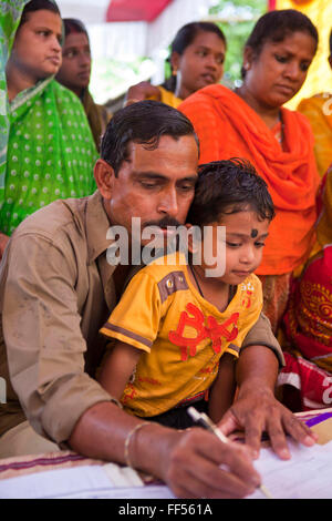 Families from the Dobhanda Nagar slum in Cuttack get legal advice and birth certificates from the Urban Law centre run by the organisation CLAP, Committee for Legal Aid to Poor, helps provide legal aid to the poorer communities in the Orissa district of India. Stock Photo