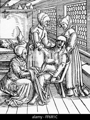 people, women, pregnancy, pregnant woman with strap relieving her belly,  woodcut, by Jost Amman (1539 - 1591), from De Conceptu et Generatione  Hominis, by Jakob Rueff (um 1500 - 1558), Switzerland, 1554, private  collection Stock Photo - Alamy