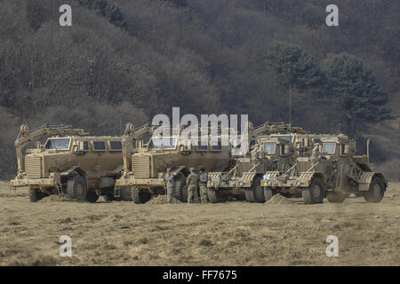 Paju, Gyeonggi, South Korea. 11th Feb, 2016. U.S. Military take part in an exercise near the border village of Panmunjom, in Paju, South Korea. South Korea said Wednesday that it will shut down a joint industrial park with North Korea in response to its recent rocket launch, accusing the North of using hard currency from the park to develop its nuclear and missile programs. Credit:  Zuma Press/ZUMA Wire/Alamy Live News