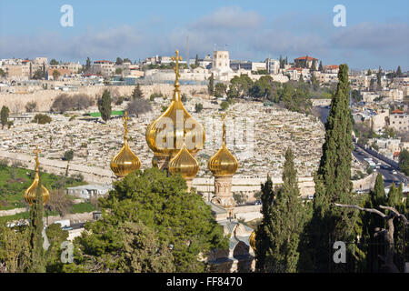 Jerusalem - Outlook from Mount of Olives to Hl. Mary of Magdalene Russian orthodox church in morning light with the cemetery and Stock Photo