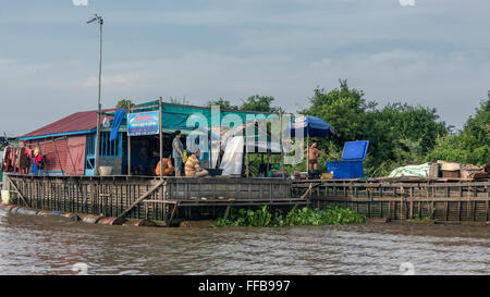 Life on the river, fisherman's house boat, Chong Khneas, Siem Reap River, Cambodia Stock Photo