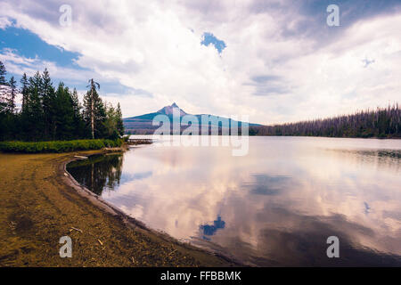 Big Lake at the base of Mt Washington, one of the tallest mountains on the Santiam Pass near Mount Jefferson. Stock Photo