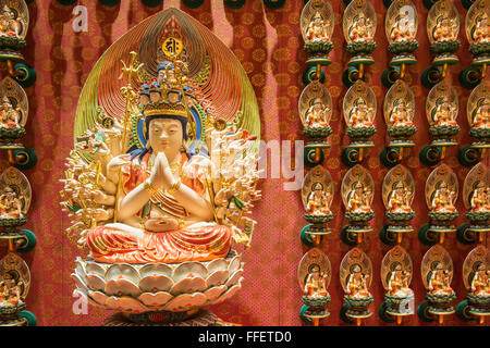 Avalokitesvara Bodhisattva statue, Buddha Tooth Relic Temple, Chinatown, Singapore Stock Photo
