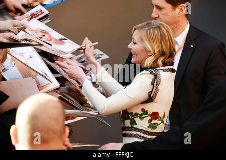 Berlin, Germany. 12th Feb, 2016. Kirsten Dunst arriving for the 'Midnight Special' photocall at the 66th Berlin International Film Festival/Berlinale 2016 on February 12, 2016 in Berlin, Germany. Credit:  dpa/Alamy Live News Stock Photo