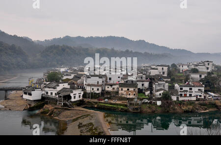Wuyuan. 12th Feb, 2016. Photo taken on Feb. 12, 2016 shows the scenery at the ancient village of Wangkou in Wuyuan County, east China's Jiangxi Province. © Hu Dunhuang/Xinhua/Alamy Live News Stock Photo