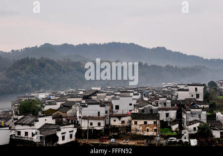 Shangrao. 12th Feb, 2016. Photo taken on Feb. 12, 2016 shows the scenery at the ancient village of Wangkou in Wuyuan County, east China's Jiangxi Province. © Hu Dunhuang/Xinhua/Alamy Live News Stock Photo