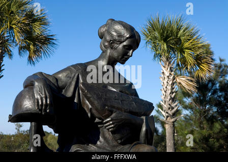 Grieving Woman Sculpture Mt. Pleasant War Memorial South Carolina USA Stock Photo