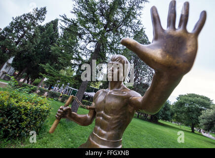 Bruce Lee statue designed by Ivan Fijolic in Zrinjevac City Park, Mostar in Bosnia and Herzegovina Stock Photo