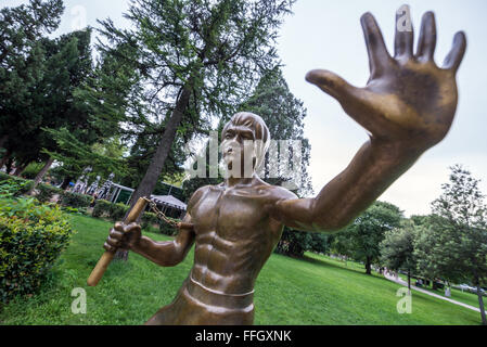 Bruce Lee statue designed by Ivan Fijolic in Zrinjevac City Park, Mostar in Bosnia and Herzegovina Stock Photo