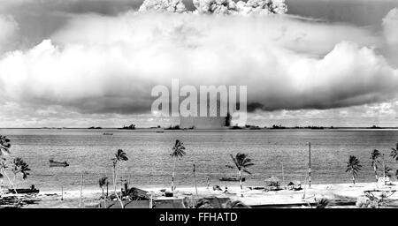 OPERATION CROSSROADS  The underwater 'Baker' nuclear weapon test on 25 July 1946 in the North East lagoon of Bikini Atoll.  Photographed from a tower on Bikini Island 5.6 km away. Photo: US Army. Stock Photo