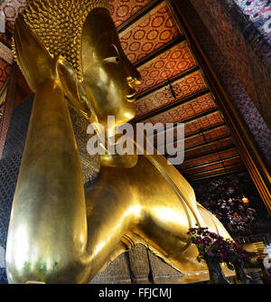 The giant reclining Buddha in Wat Po, Bangkok. Stock Photo