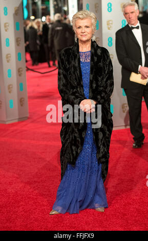 London, UK. 14th February, 2016. Actress Julie Walters arrives at the EE British Academy Film Awards, BAFTA Awards, at the Royal Opera House in London, England, on 14 February 2016. Credit:  dpa picture alliance/Alamy Live News Stock Photo